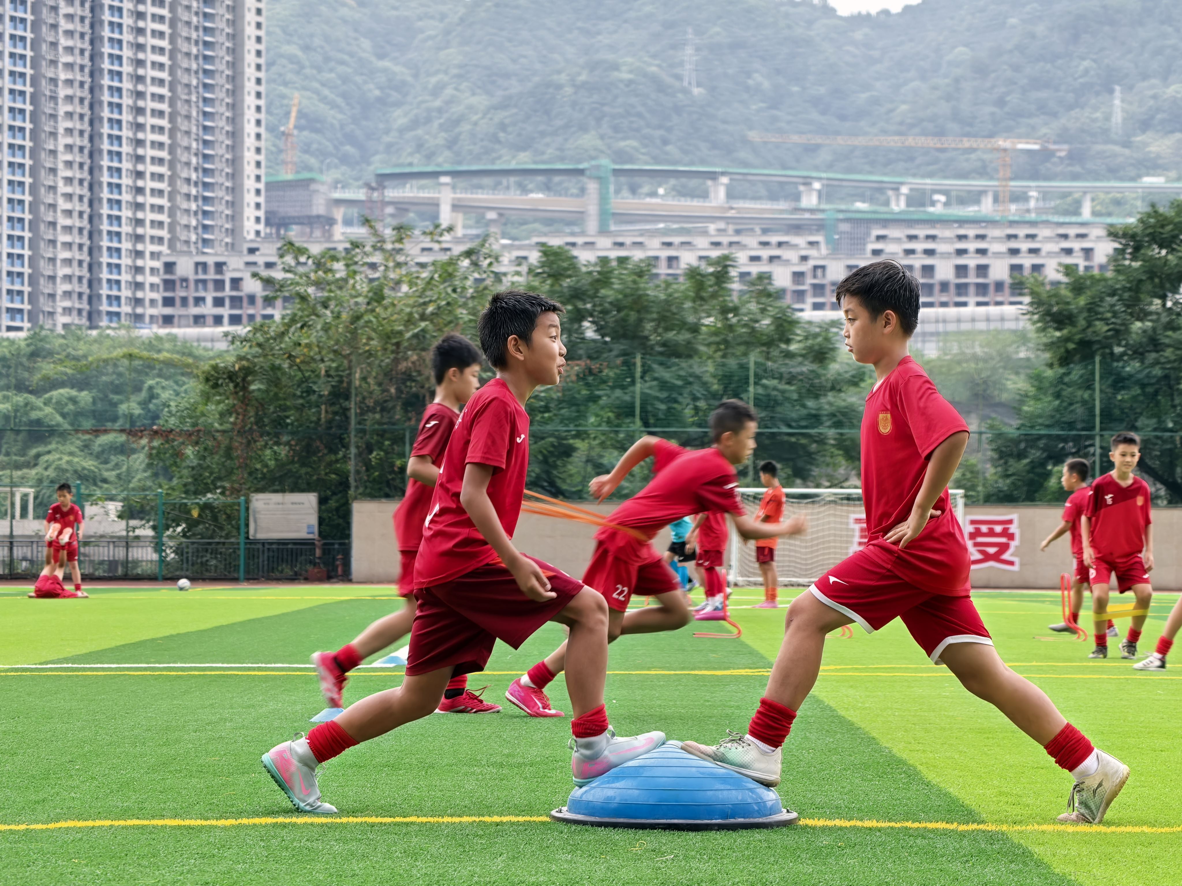 “渝超”半数以上球队有“南岸身影”足球“造梦营”-重庆市南岸区人民政府网