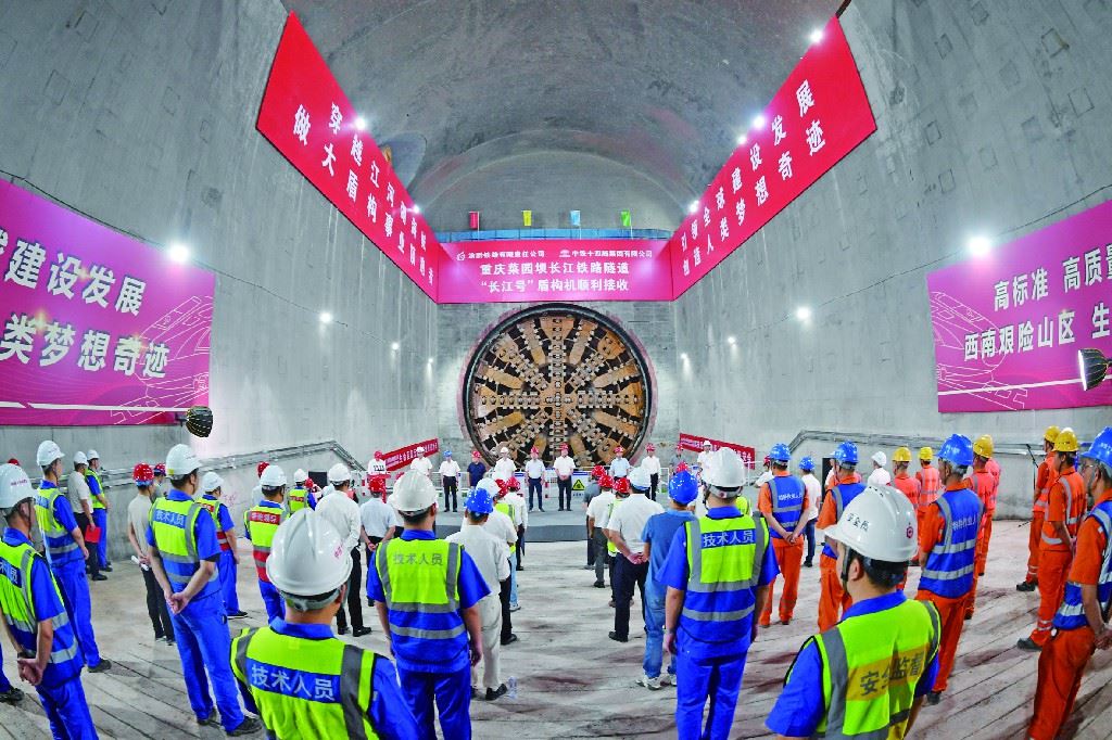 “万里长江高铁第一隧”穿江段贯通重庆站至重庆东站开通更进一步-重庆市南岸区人民政府网