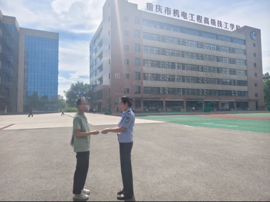 阳光下的守护|3小时极速送证!南岸公安联手邮政部门暖心守护学子高考梦-重庆市南岸区人民政府网