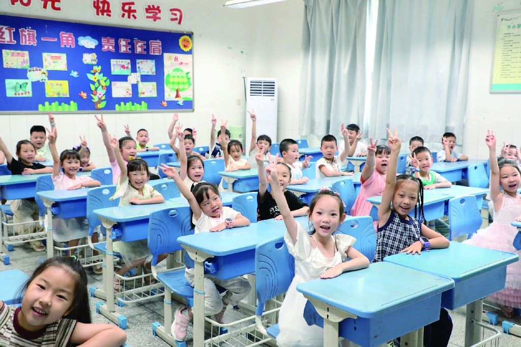 新生报到活力满满-重庆市南岸区人民政府网