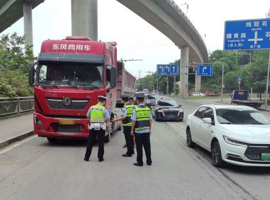 聚焦道路运输安全，南岸交警大力开展道路普货运输安全集中整治“2号行动”-重庆市南岸区人民政府网