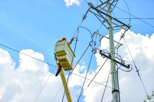 “带电+发电”保障电力设备检修与居民用电两不误-重庆市南岸区人民政府网