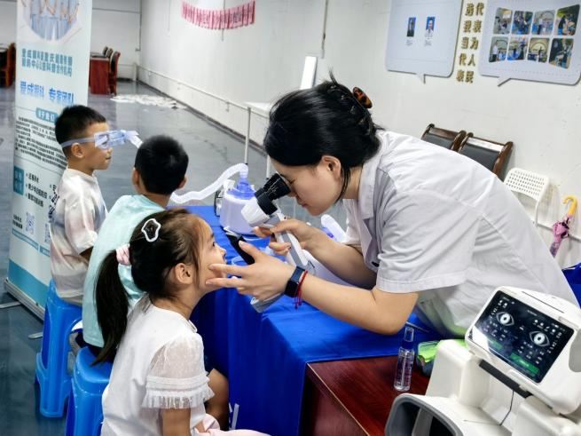 天文街道梨花路社区开展“眼健康体检”活动-重庆市南岸区人民政府网