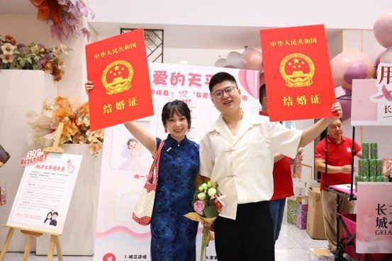 区民政局在婚姻登记处开展“爱在七夕甜在朝夕”沉浸式婚辅活动-重庆市南岸区人民政府网