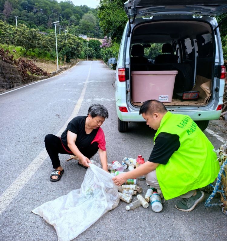 峡口镇组建垃圾分类“收货郎”队伍用小积分兑出乡村大变化-重庆市南岸区人民政府网