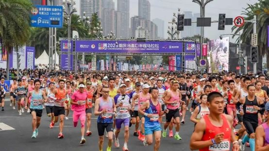 藏蓝同行平安相伴——南岸公安全程守护2025重庆（长嘉汇）半程马拉松-重庆市南岸区人民政府网