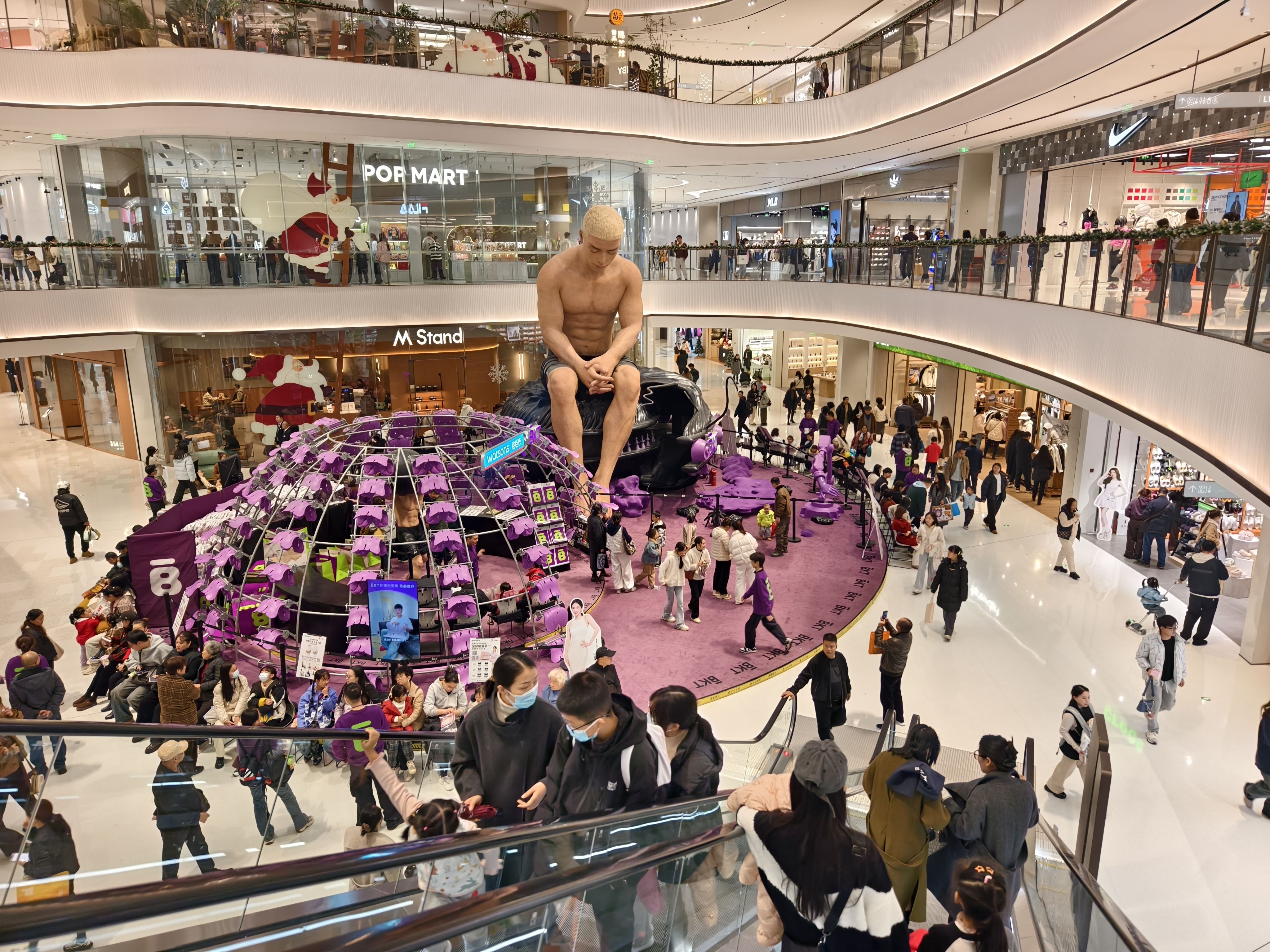 国风潮涌南坪商圈周末消费人气旺-重庆市南岸区人民政府网