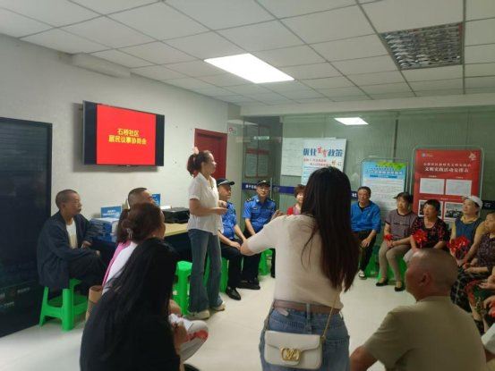 从“照明盲区”到“灯火可亲”——弹子石街道城管执法大队高效推进路灯升级点亮老旧社区暖心-重庆市南岸区人民政府网