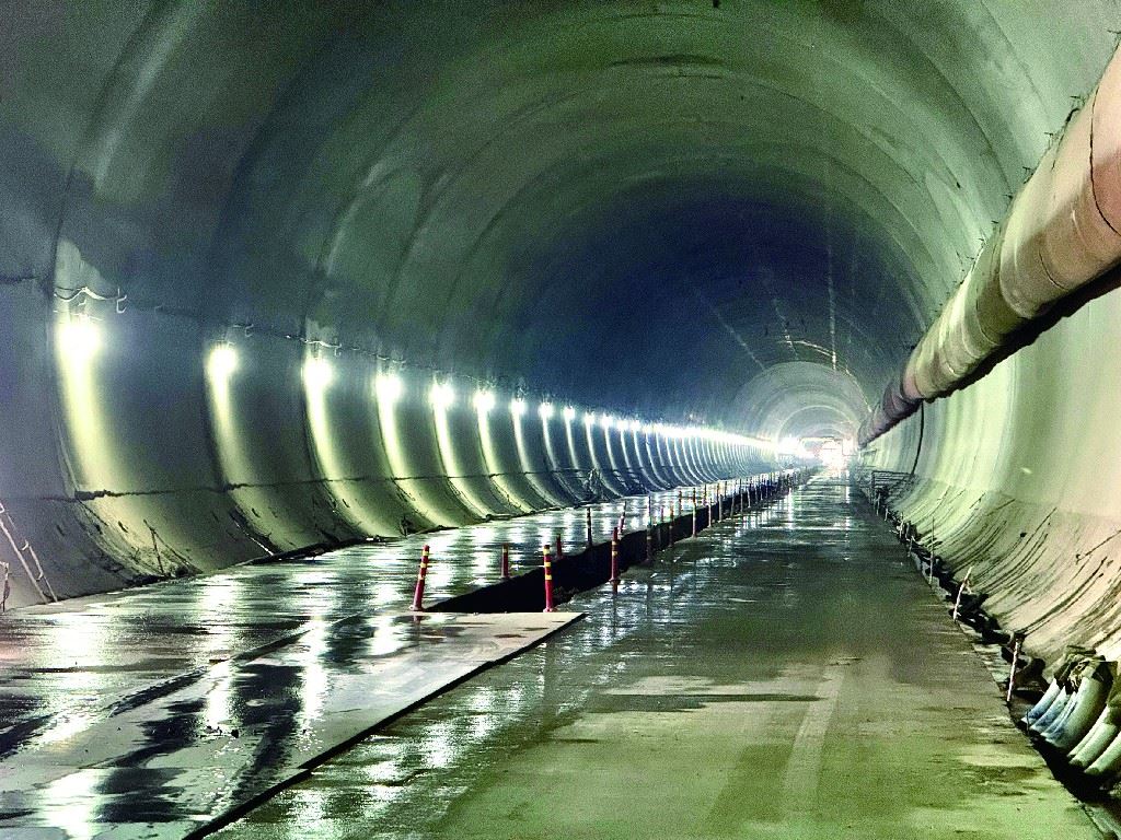 渝万高铁项目尖子山隧道顺利贯通-重庆市南岸区人民政府网