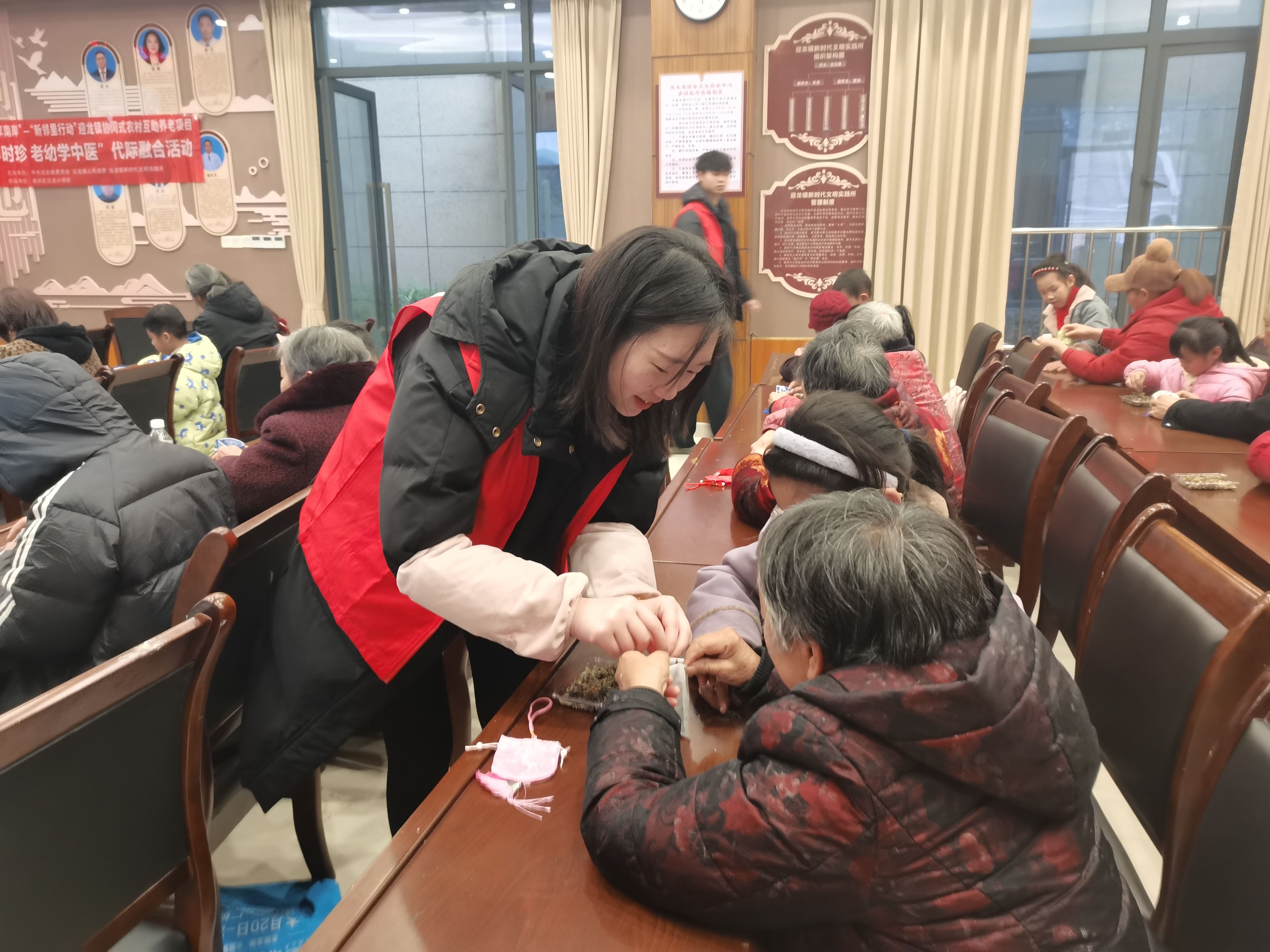 迎龙镇创新探索银龄赋能基层治理新路径-重庆市南岸区人民政府网