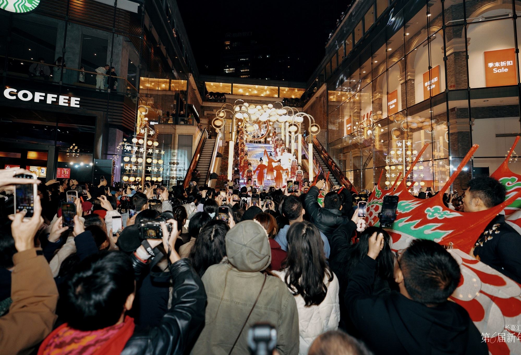 灯映两江光暖新年长嘉汇第六届新年灯会启幕-重庆市南岸区人民政府网