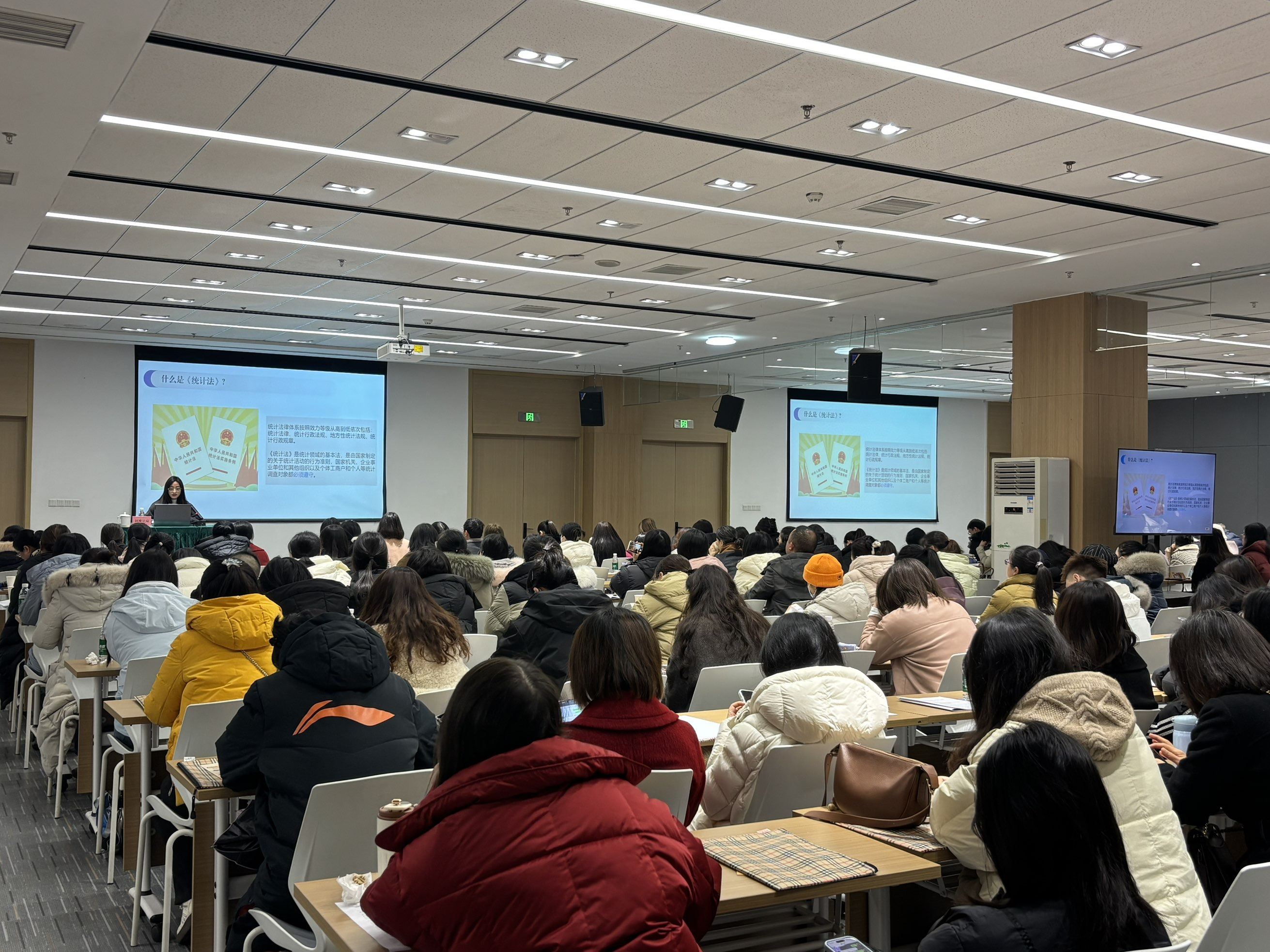 南岸区统计局结合2025年统计年报会开展法治宣传活动-重庆市南岸区人民政府网