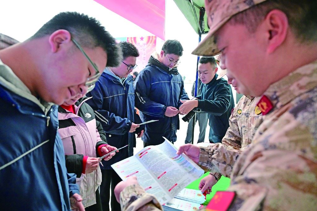 青春逐梦军营热血报效祖国南岸区征兵宣传主题活动在重庆东站燃情启幕-重庆市南岸区人民政府网